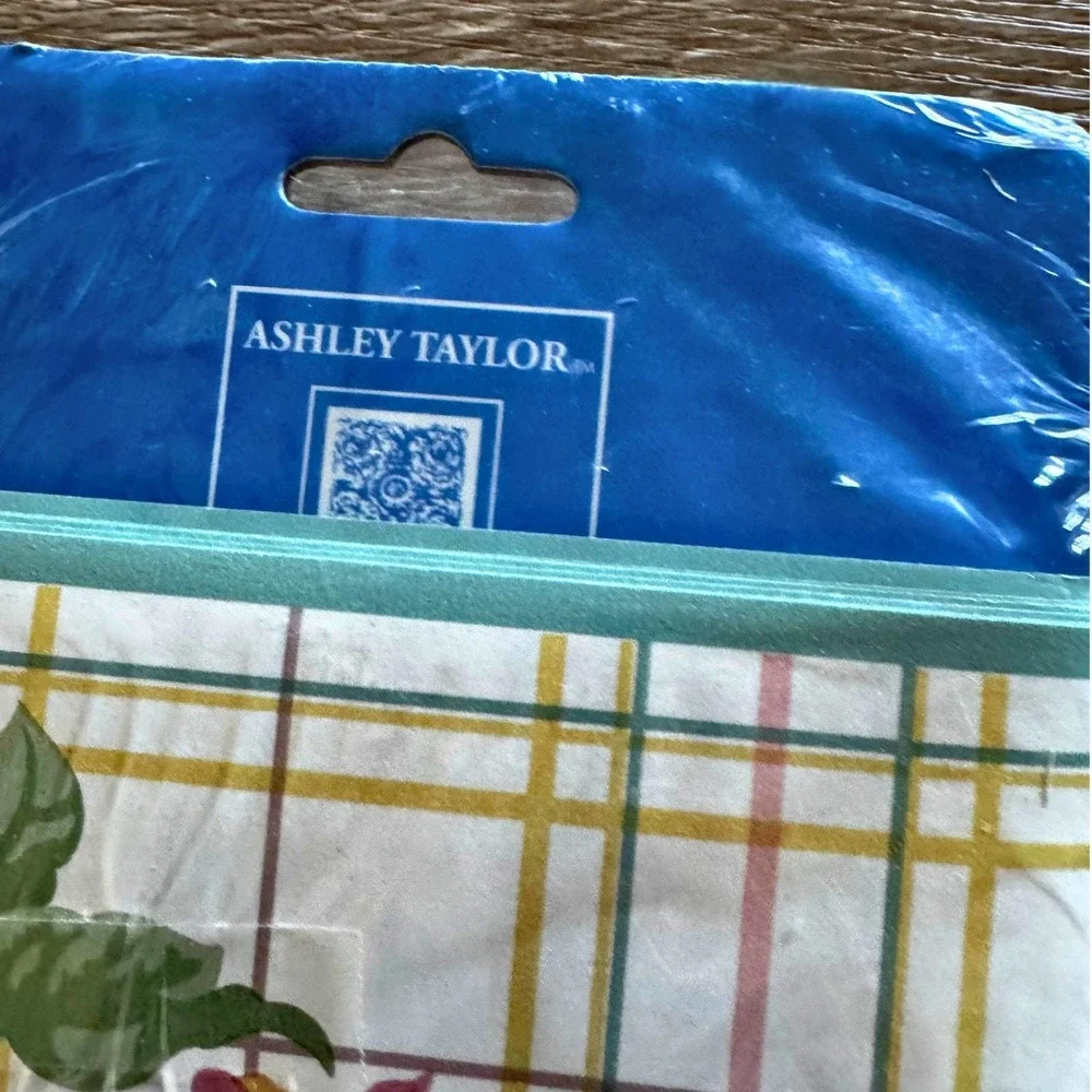 Vintage 1996 Ashley Taylor Floral Wall Border 5 Yards, Pre-Pasted & Strippable